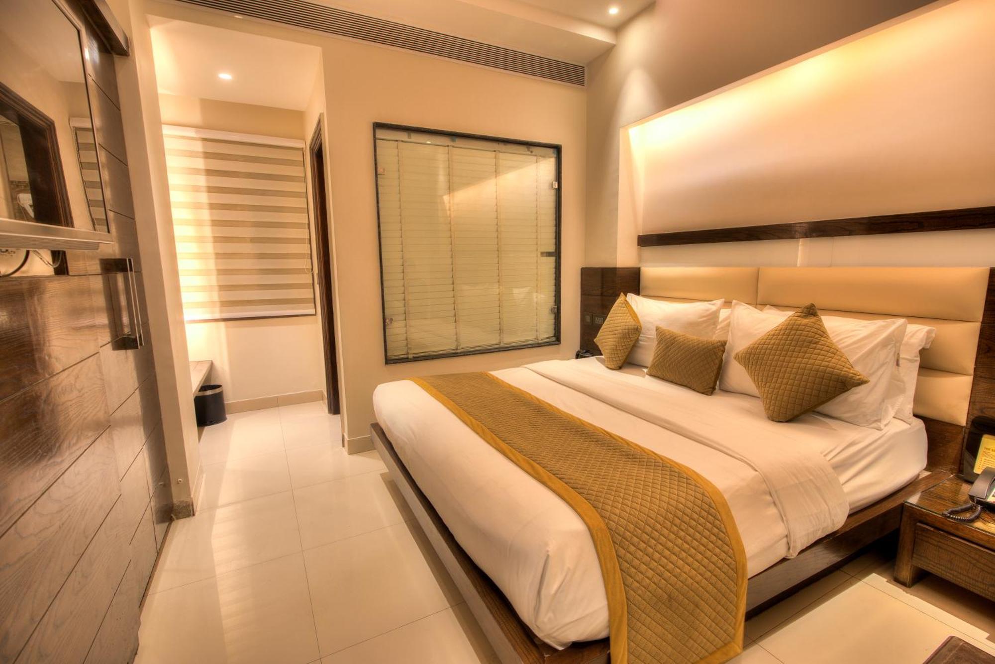 The Singh Empire, New Delhi Hotel ภายนอก รูปภาพ