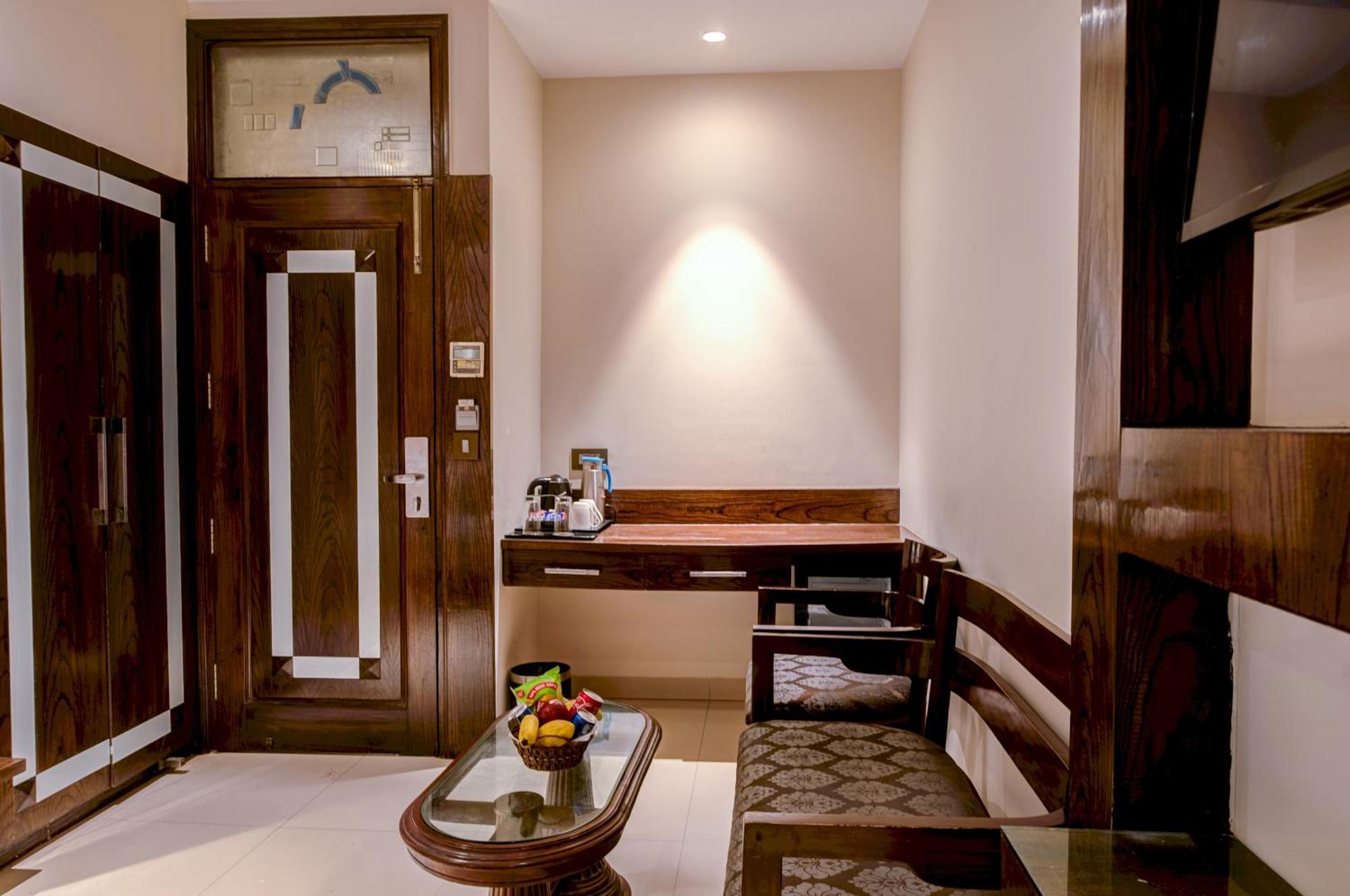 The Singh Empire, New Delhi Hotel ภายนอก รูปภาพ