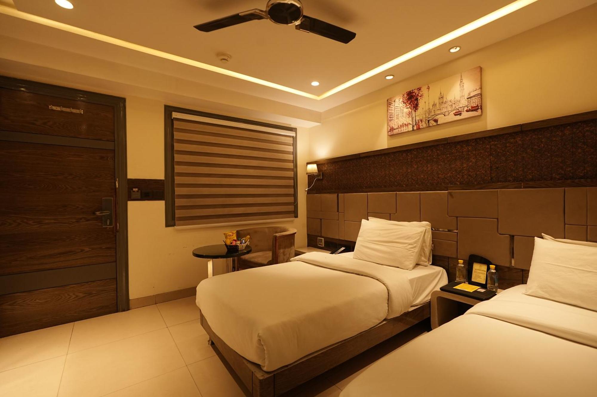 The Singh Empire, New Delhi Hotel ภายนอก รูปภาพ
